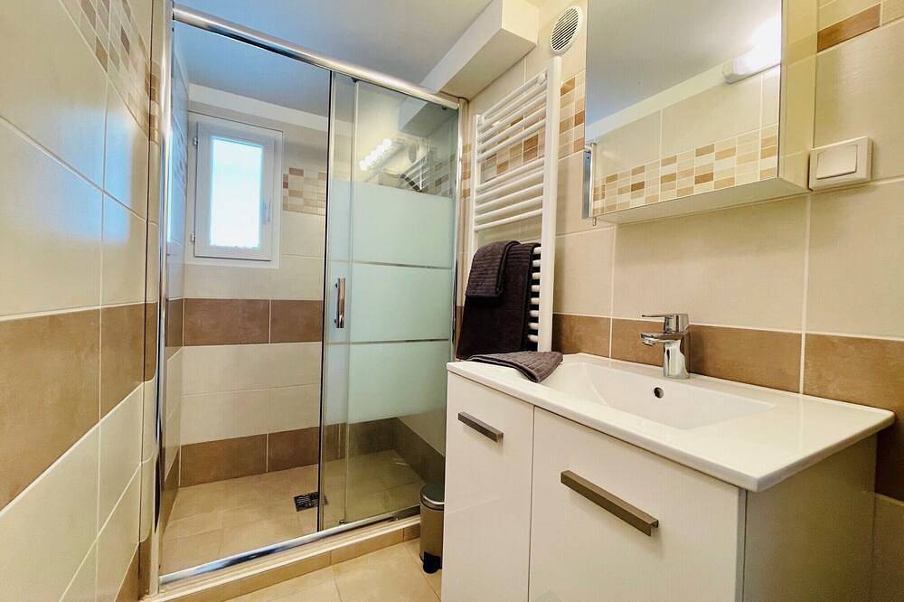 Appartement entier, Les Deux Tilleuls Piscine 4-6 pers Vaison-la-Romaine in Vaison-la-Romaine, Parc naturel régional du Mont-Ventoux