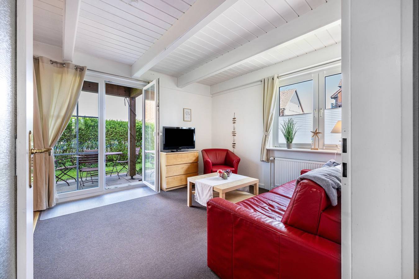 Entire apartment, Apartment 'Kleine Ella Pellworm' with Private Terrace, Shared Garden and Wi-Fi in Pellworm, North Friesland