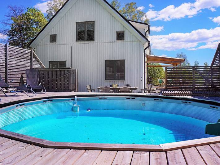 Ferienhaus für 7 Personen, mit Terrasse und Garten sowie Pool und Seeblick in Dalsland