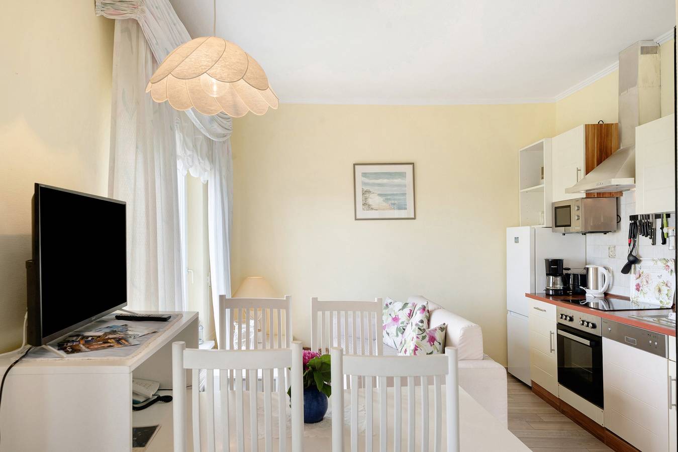 Entire apartment, Apartment 'Wohnung 2' with Private Terrace, Shared Garden and Wi-Fi in Hohwacht Strand, Hohwacht