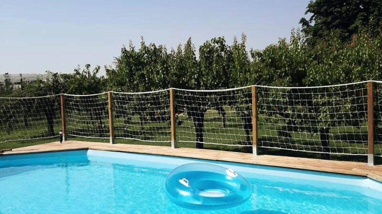 Entire holiday apartment, Luxurious Apartment with Pool and Parking, 800m to Althen-des-Paluds in Althen-des-Paluds, Vaucluse