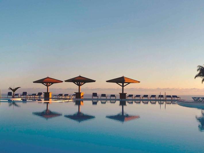 Hôtel pour 2 personnes, avec terrasse ainsi que bassin pour enfant et piscine, animaux acceptés sur l' Île de la Réunion