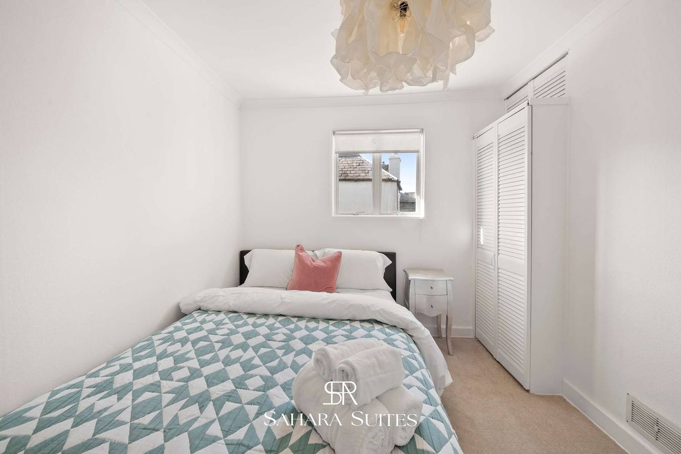 Stylish 2Br Home   Monthly Stays   Windsor in Windsor, Berkshire
