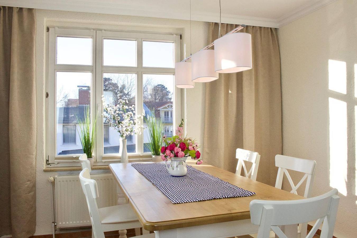 Hel leilighet, Große Ferienwohnung mit 3 Schlafzimmern, 2 Bädern, 2 Parkplätzen, strandnah. in Ostseebad Binz, Binz
