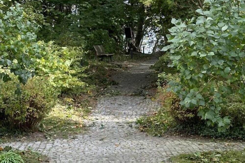 Entire apartment, Süße Ferienwohnung in Mönchgut mit Direktem Strandzugang in Lobbe, Mönchgut