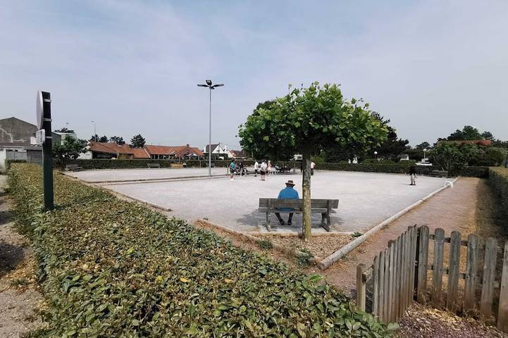 A quiet, comfortable villa near the ocean and shops. Dog-Friendly in Merlimont Plage, Merlimont