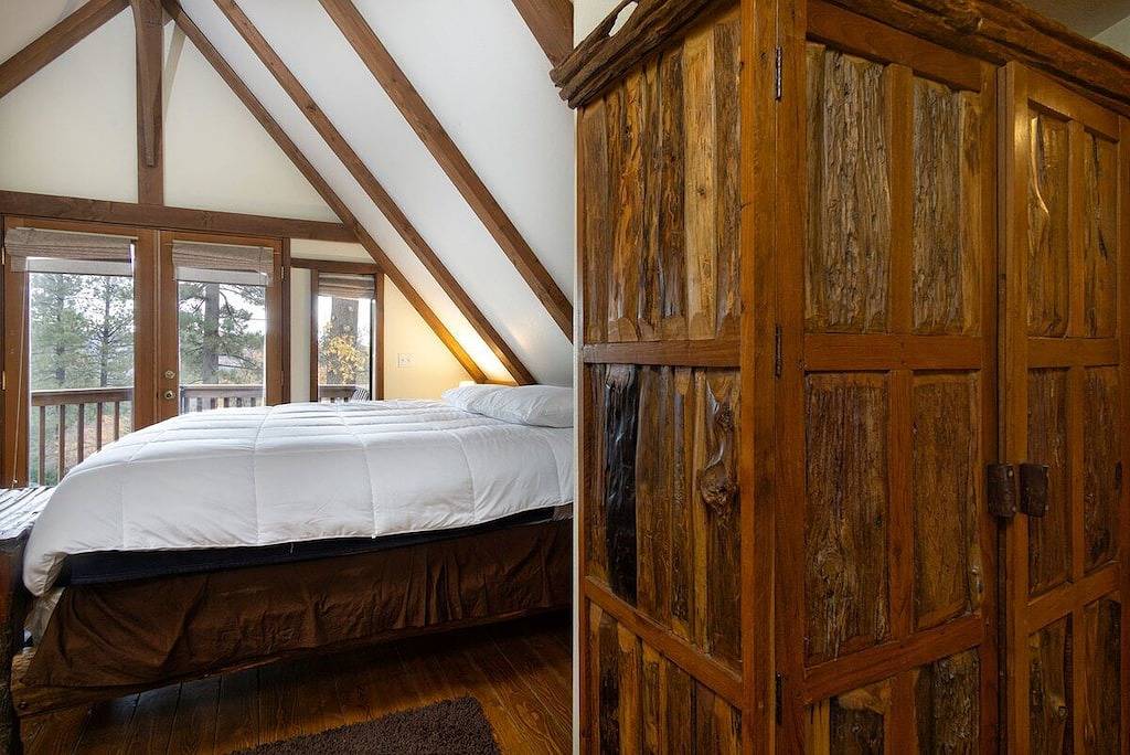 Log Cabin for 16 Guests in Big Bear Lake, San Bernardino County