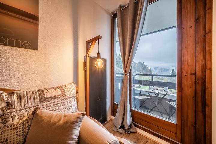Apartamento entero, Apartamento 'Morillon' con vistas a la montaña y balcón in Station de Morillon, Grand Massif