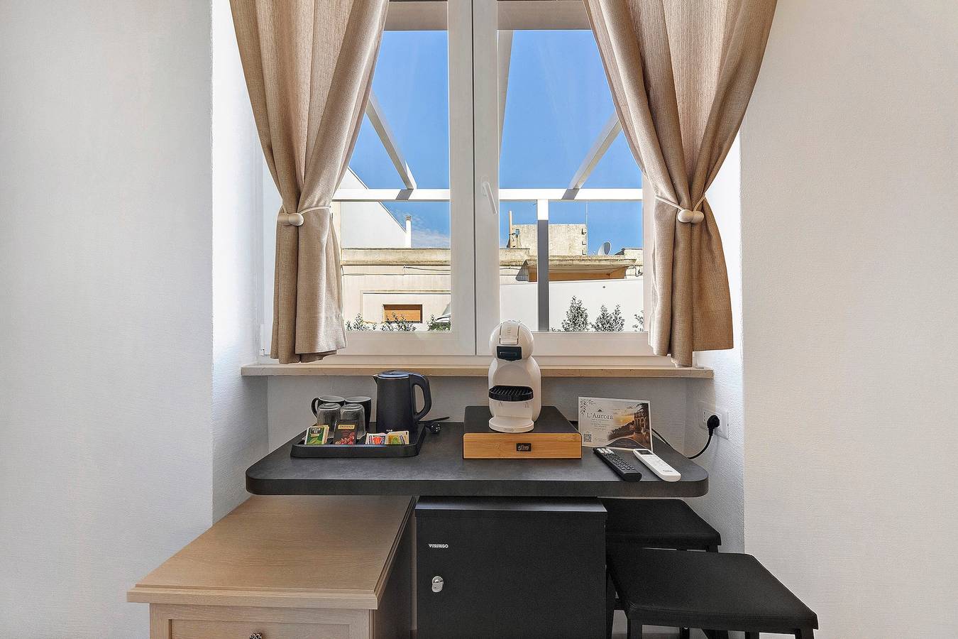 Camera 'L'Aurora B&B - Camera Meriggio' con terrazza condivisa, Wi-Fi e aria condizionata in Ugento, Golfo di Taranto