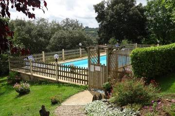 Gîte pour 4 personnes, avec piscine et balcon à Saint-Crépin-et-Carlucet