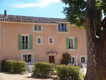 Chambre d’hôte pour 3 personnes, avec jardin et jacuzzi ainsi que sauna et piscine, animaux acceptés à Cotignac