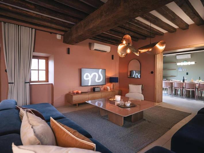 Location de vacances pour 12 personnes, avec terrasse et jardin à Contigny