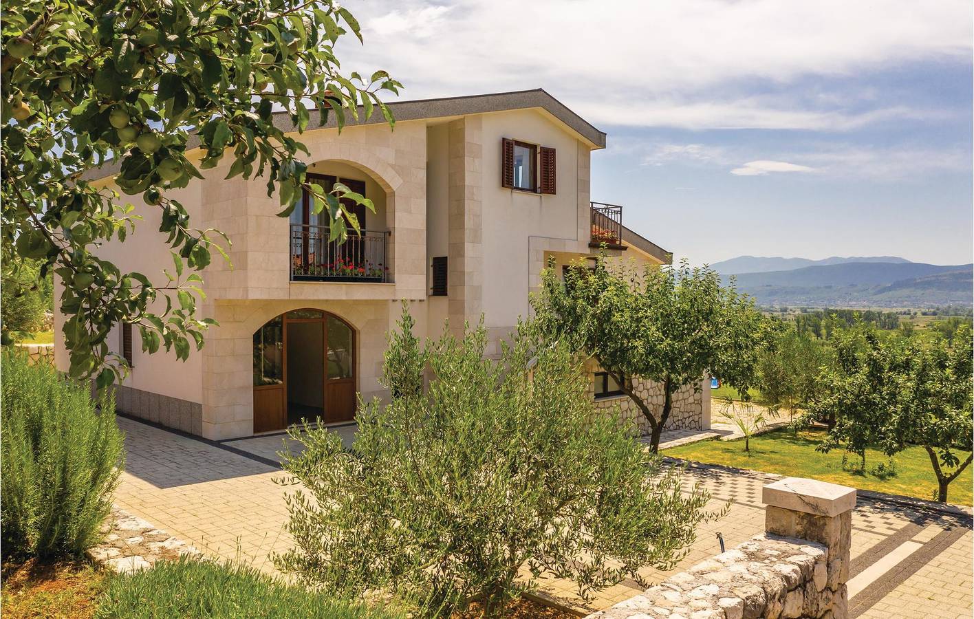 Gemütliche 1-Zimmer-Wohnung mit Pool in der Nähe des Stadtzentrums von Imotski in Imotski, Makarska Riviera