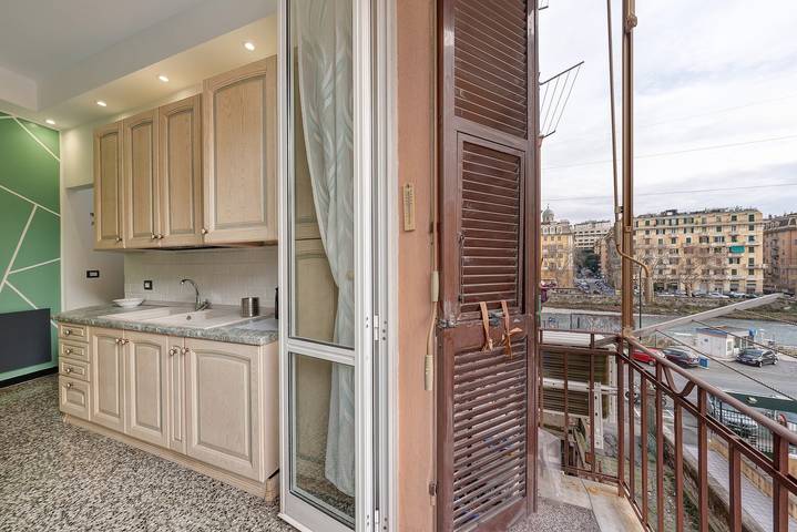 Appartamento intero, Appartamento 'Janua Jungle House' con Balcone, Wi-Fi e Aria Condizionata in Genova (Città), Genoa