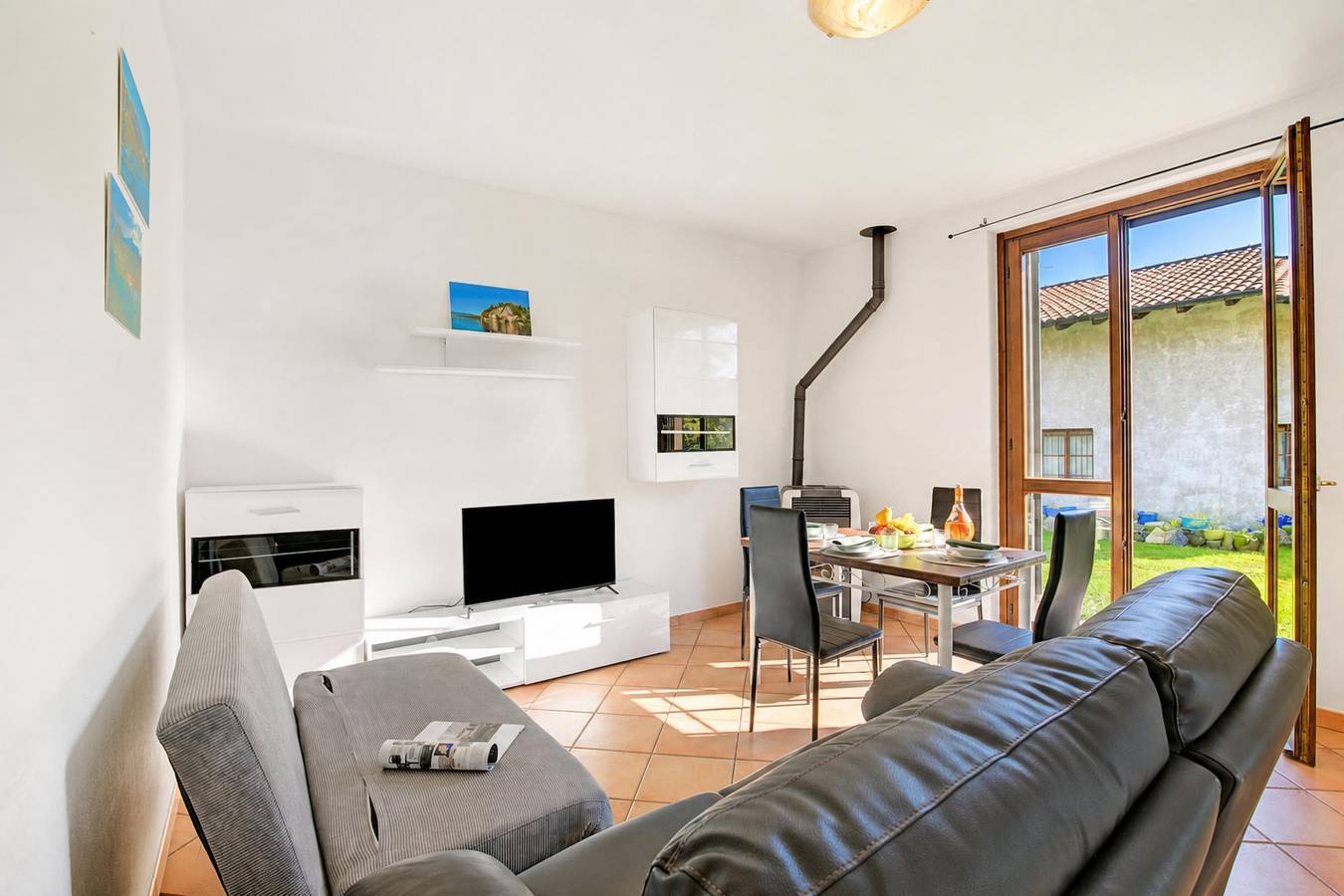 La Casa In Campagna: Rustic Retreat 800m from the Lake in Ballarate, Comune di Leggiuno