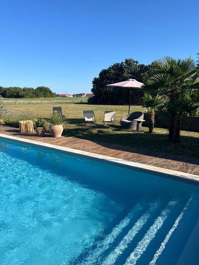 Location de vacances pour 2 personnes, avec jardin et vue ainsi que terrasse et piscine à Oisly - 2