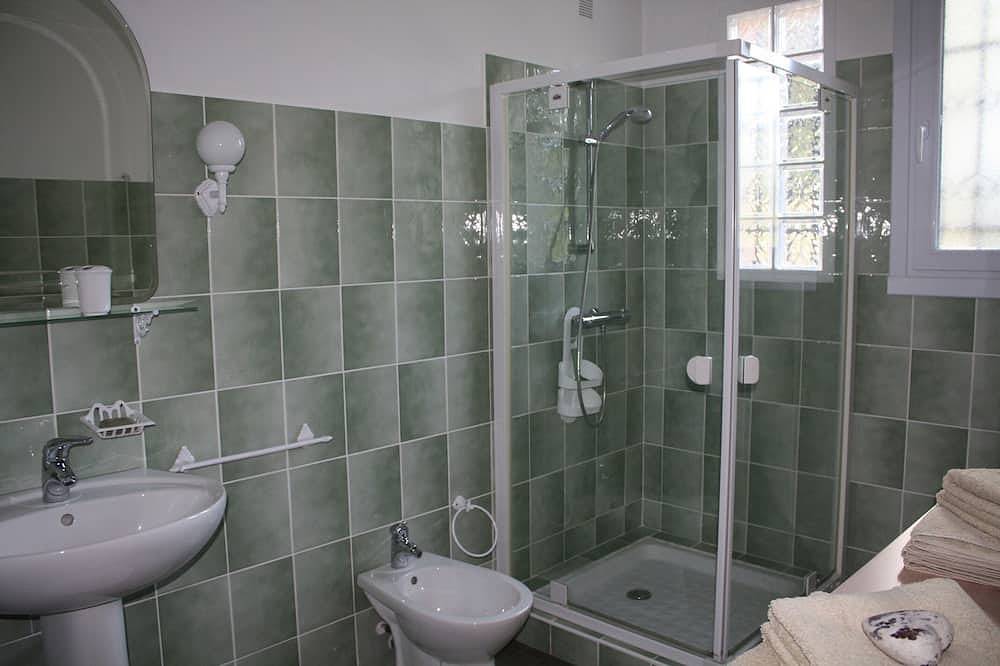 Appartement entier, Appartement dans un quartier résidentiel verdoyant de la ville de Cavaillon dans le Luberon. in Cavaillon, Parc naturel régional du Luberon