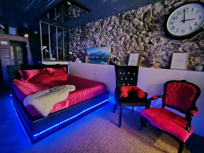 Location de vacances pour 2 personnes, avec terrasse ainsi que jacuzzi et sauna à Grenoble