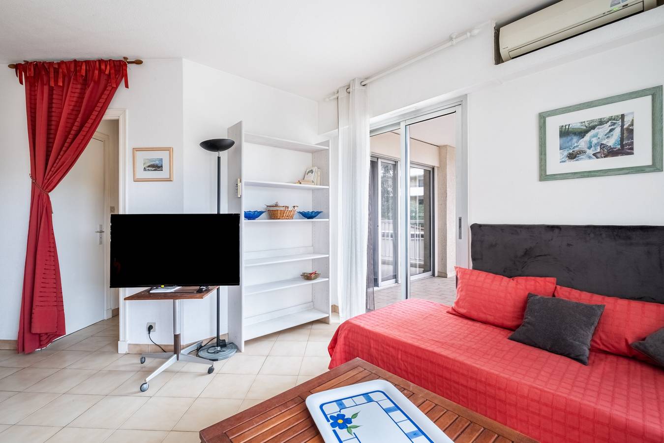 Apartamento entero, Apartamento 'Le Lido - Playa, Piscina, Parking' con vistas al mar, Wi-Fi y aire acondicionado in Cros de Cagnes, Cagnes-sur-Mer