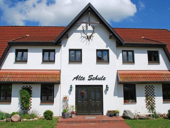 Ferienwohnung für 4 Personen, mit Terrasse und Garten sowie Pool
