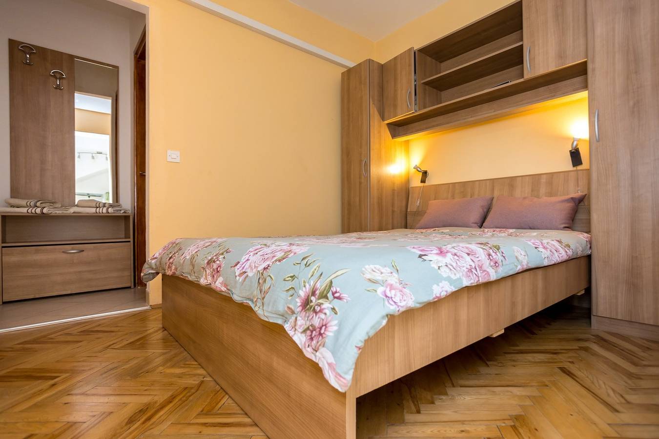 Ganze Wohnung, Kleines Apartment für 2 mit Wlan und Klimaanlage in Malinska in Malinska-Dubašnica, Krk