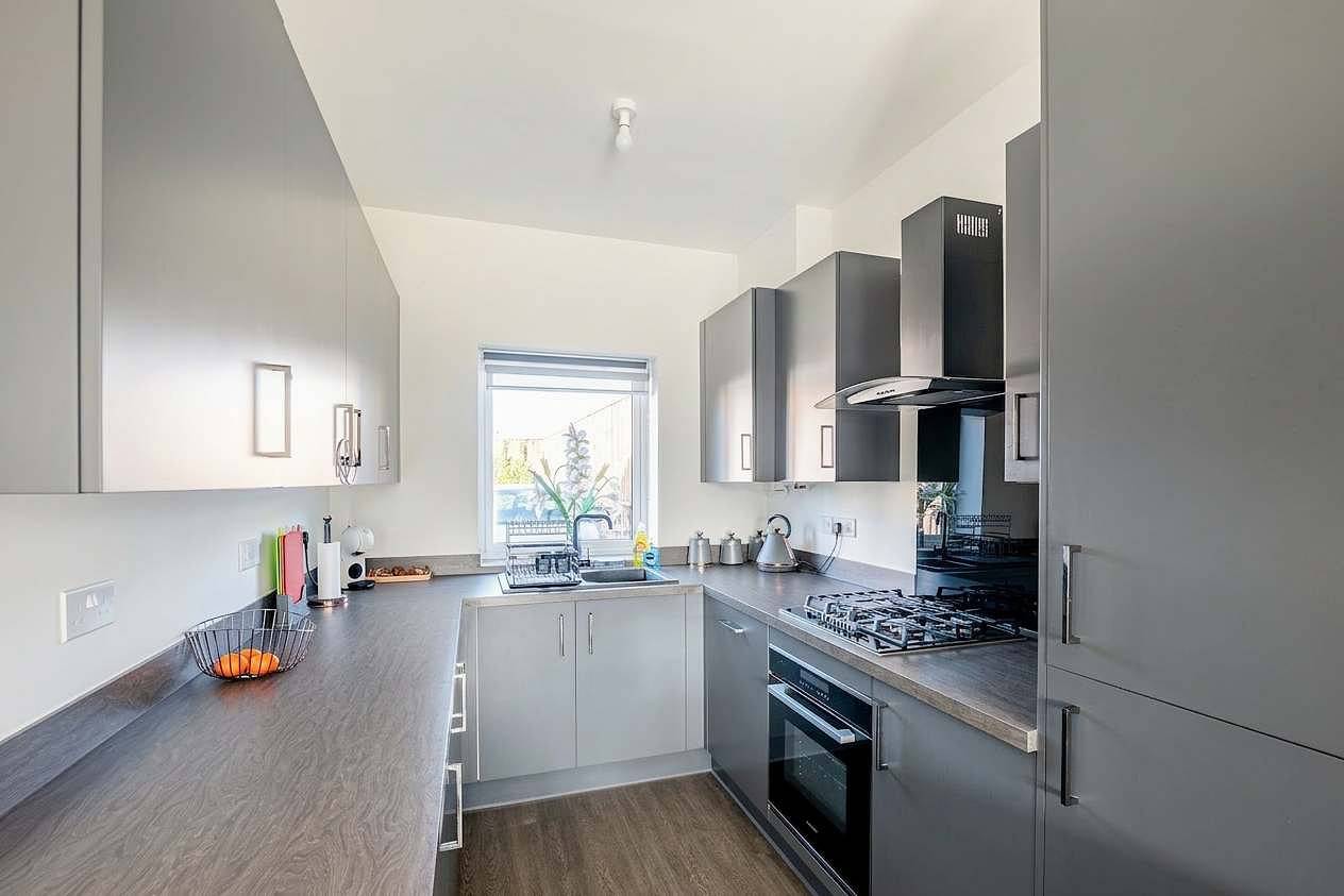 Perfect Booking | 4 Bed Home in Swindon in Stratton St. Margaret, North Wessex Downs