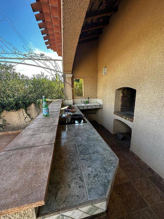 Gîte pour 2 personnes, avec terrasse et piscine ainsi que jardin et vue à Claret - 4