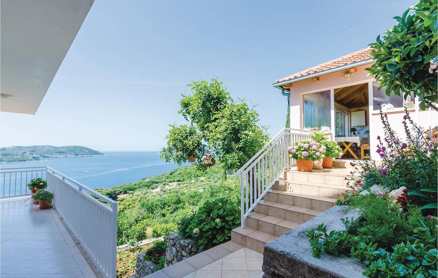 Ganze Ferienwohnung, Gemütliche 1-Zimmer-Wohnung mit Terrasse, 400 m zum Strand und kostenlosen Parkplätzen in Orasac, Grad Dubrovnik