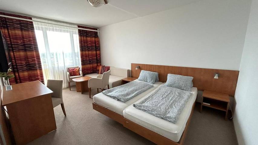 Hotel für 2 Personen, mit Garten und Ausblick sowie Seeblick, mit Haustier in Siofok