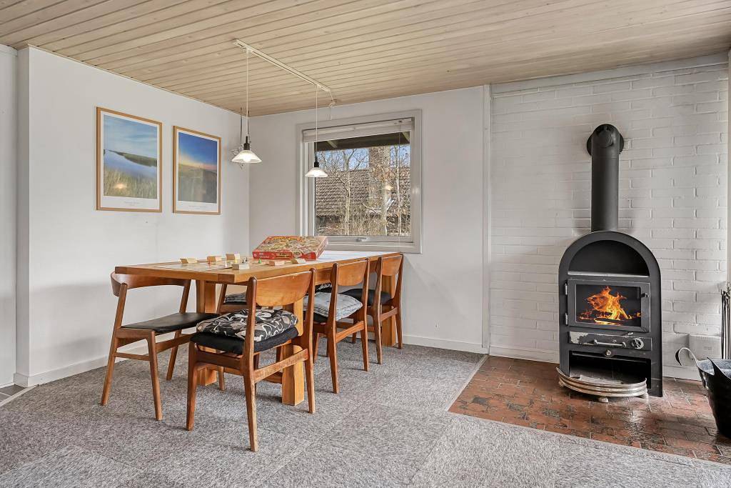 Ferienhaus mit Kaminofen und überdachter Terrasse in Nørhede Vest, Ulfborg