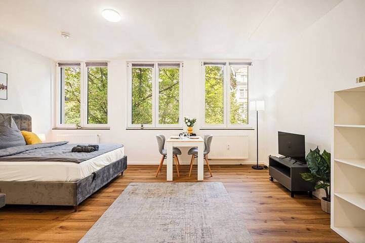 Ganze Wohnung, Central Glow, Modernes Serviced Apartment, Wohnen auf Zeit, Parkplatz in Wiesbaden, Südhessen
