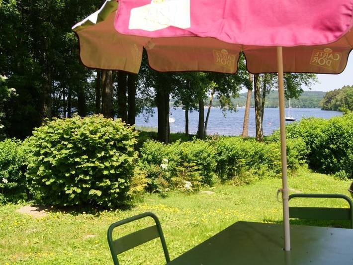 Casa moderna y auténtica junto al lago con jardín y aparcamiento in Moux-en-Morvan, Lago de Settons