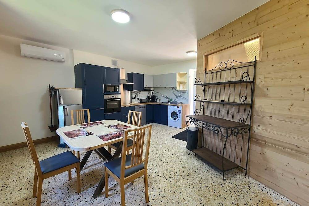 Entire apartment, Gîte 6 à proximité de Montbrun Les Bains. Superficie : 42 mètre carré in Montbrun-les-Bains, Nyons region
