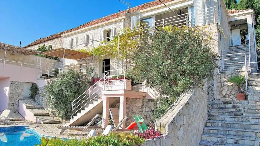 Holiday letting for 7 people, with pool and balcony in Mlini