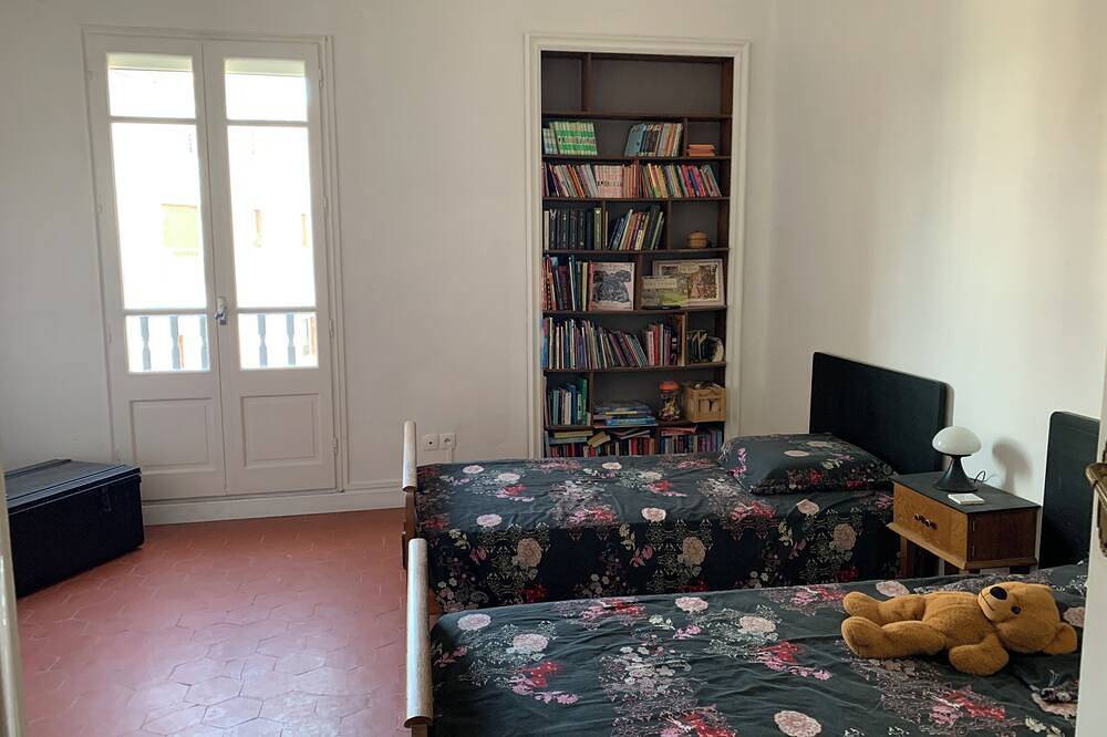 Tastefully renovated town house, courtyard and terrace with trees, 5 minutes from the beach in Saint-Laurent-de-la-Salanque, Côte d'Améthyste