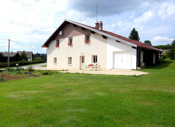 Gîte pour 8 personnes, avec terrasse et jardin à La Longeville
