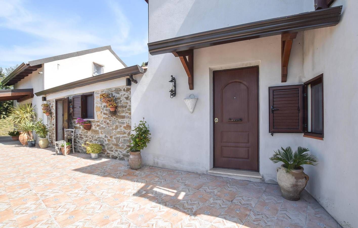 Seaside 150m² Apartment with Pool and Garden in Motta San Giovanni in Motta San Giovanni, Reggio Calabria Province