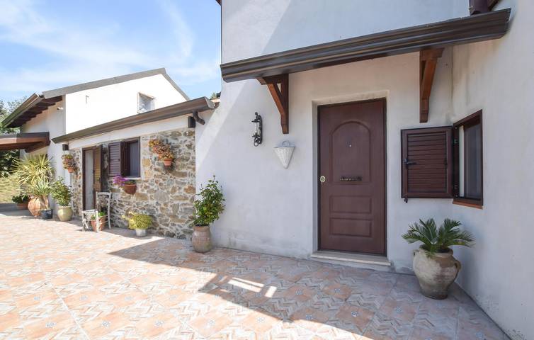 Maison de vacances pour 4 personnes, avec terrasse ainsi que jardin et jacuzzi, animaux acceptés - 1