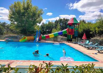 Maison de campagne pour 6 personnes, avec jardin ainsi que jacuzzi et piscine, animaux acceptés à Dévillac