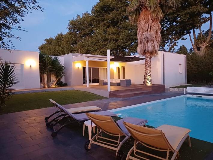 Villa pour 8 personnes, avec vue ainsi que jardin et piscine