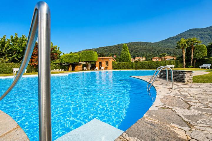 Appartamento intero, Appartamento vacanze per 3 persone con vista lago in Spiagga Tri Sgaritt, Brezzo di Bedero