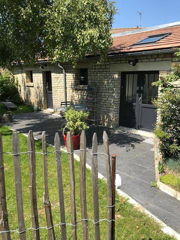 Gîte pour 2 personnes, avec jardin à Hermanville-sur-Mer