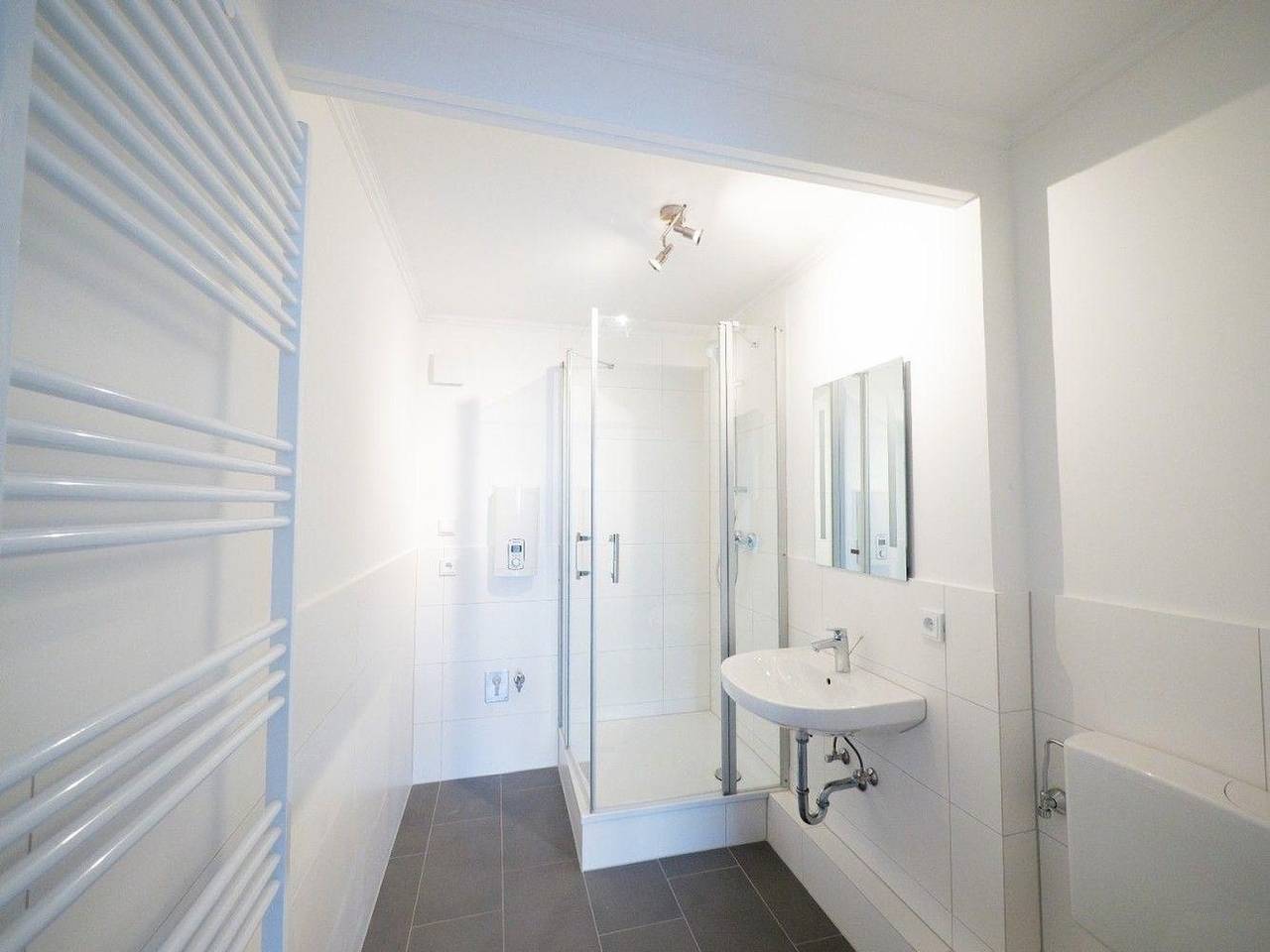 Ganze Ferienwohnung, Monteurwohnung für 5 Personen mit Balkon & Küche – Ahrensburg Nähe Hamburg in Ahrensburg, Kreis Stormarn