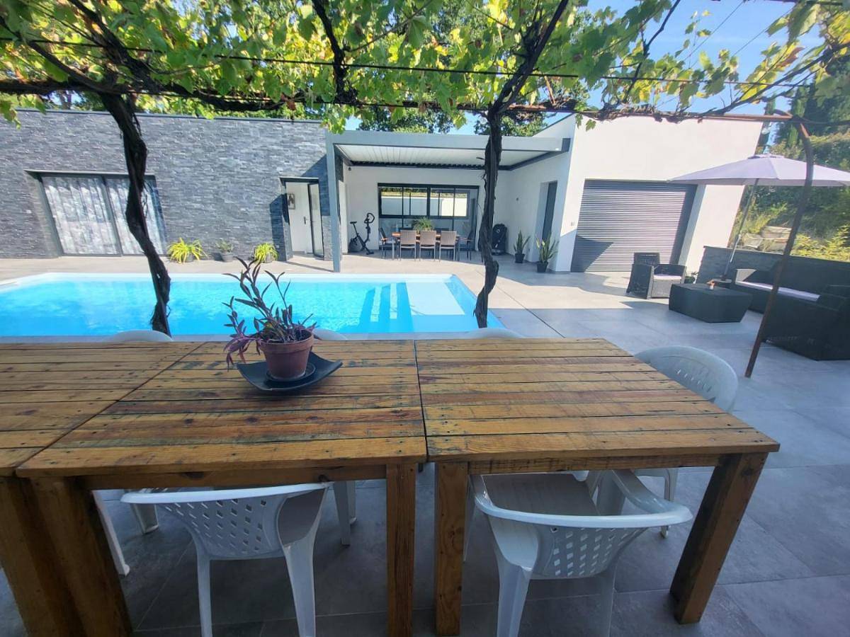 Double Room with Pool View in Caussade, Quercy