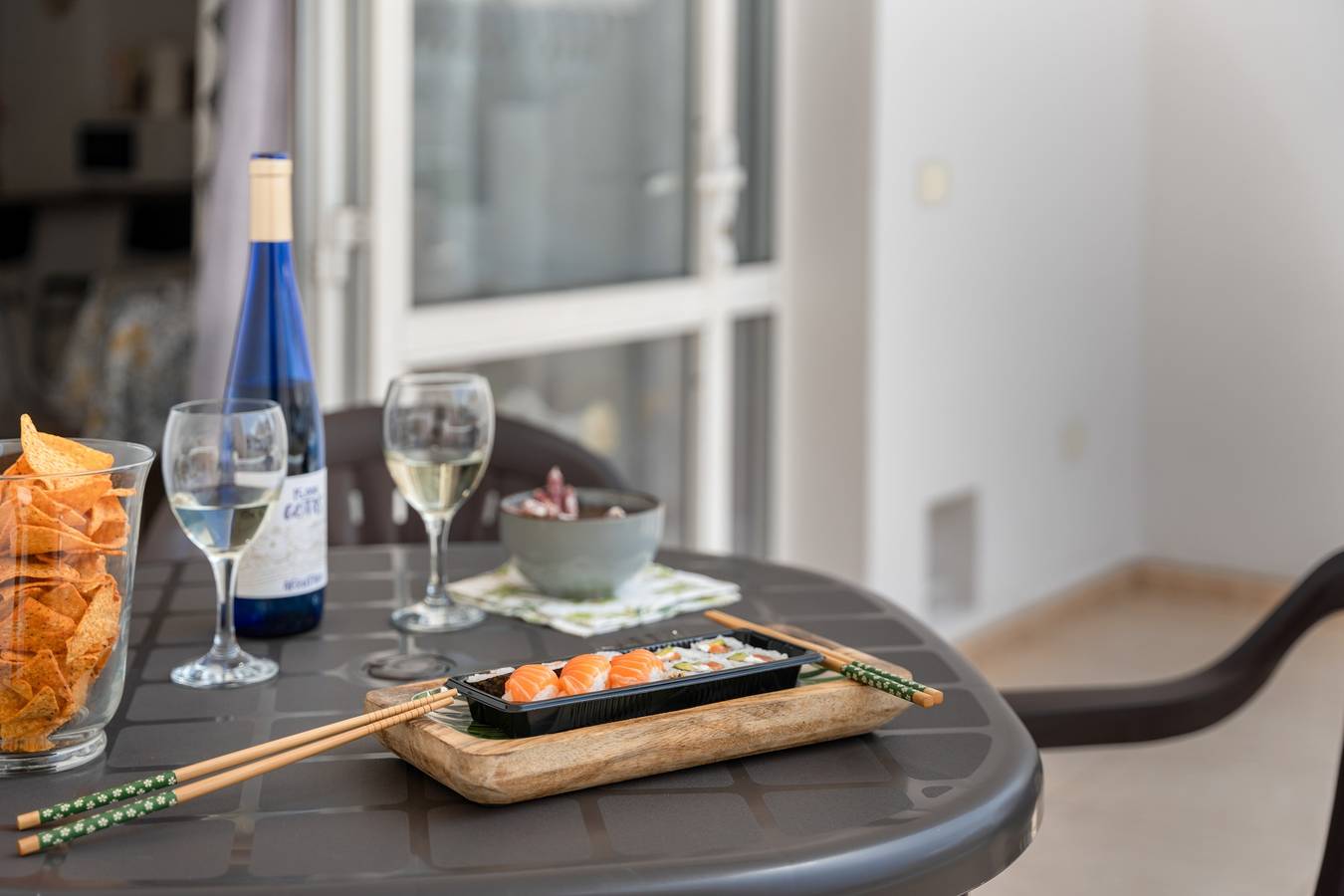 Entire apartment, Vacation Apartment 'Sunset Lux Las Floritas' with Shared Pool, Private Terrace and Wi-Fi in Playa de las Américas, Arona