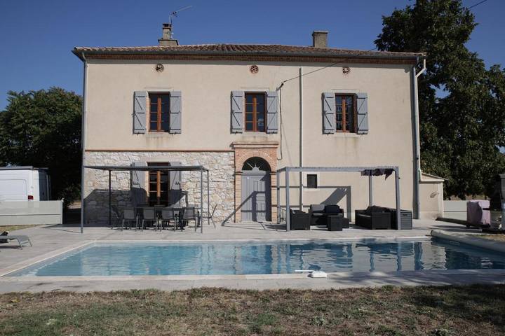 Villa pour 10 personnes, avec Terrasse ainsi que Jardin et Piscine