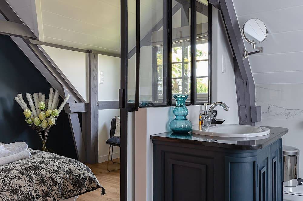 L'Atelier de La Maison Saint Léonard | joli jardin partagé centre honfleur in Honfleur, Région de Lisieux