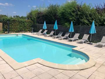 Location de vacances pour 7 personnes, avec jardin et piscine à Sainte-Mondane