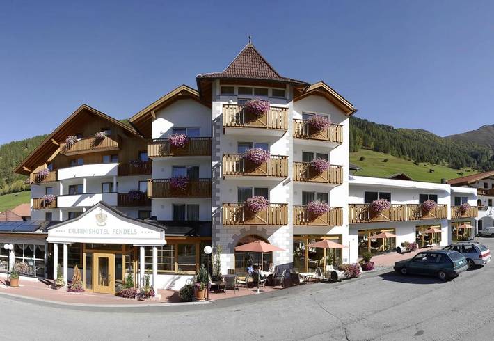 Hotel, with Balkon and Terras as well as Tuin and Zwembad in Fendels
