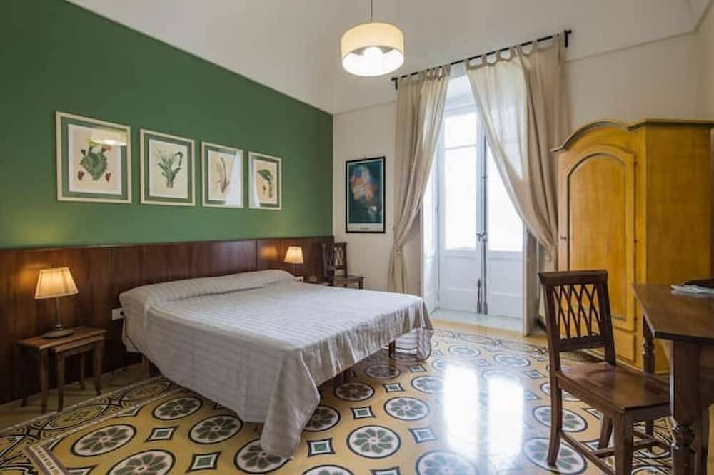 Villa Sophia with private access to the sea in Marmorata, Ravello